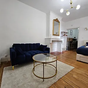https://suite-chic-contemporaine-au-pied-de-la-cathedrale.hotels-rhonealpes.com